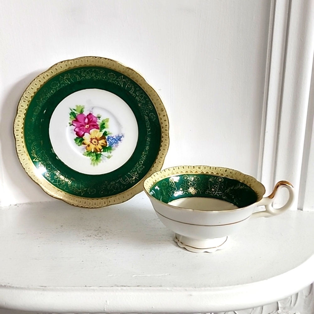 ROYAL TEACUP | Fine Bone China Green Gold and White Teacup and Saucer |